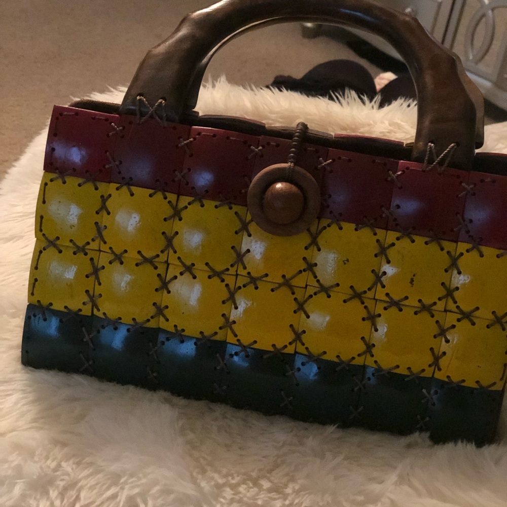 Handmade shell handbag - Picture 3 of 4